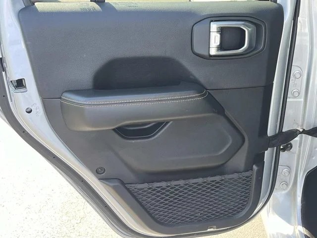 2024 Jeep Wrangler Sahara 4xe photo 17