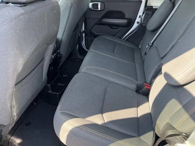 2024 Jeep Wrangler Sahara 4xe photo 18