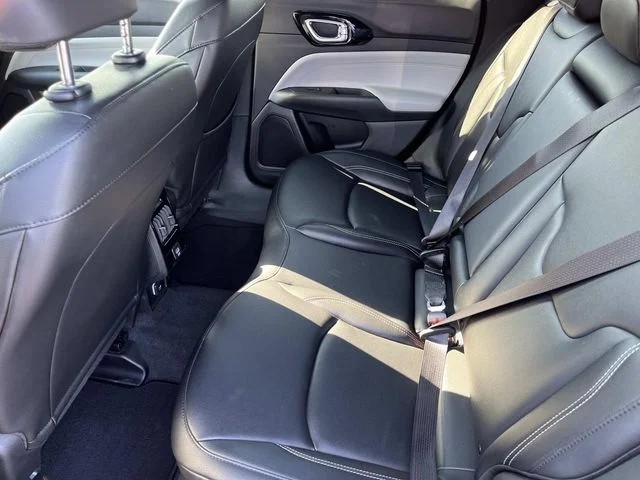 2025 Jeep Compass Limited photo 17
