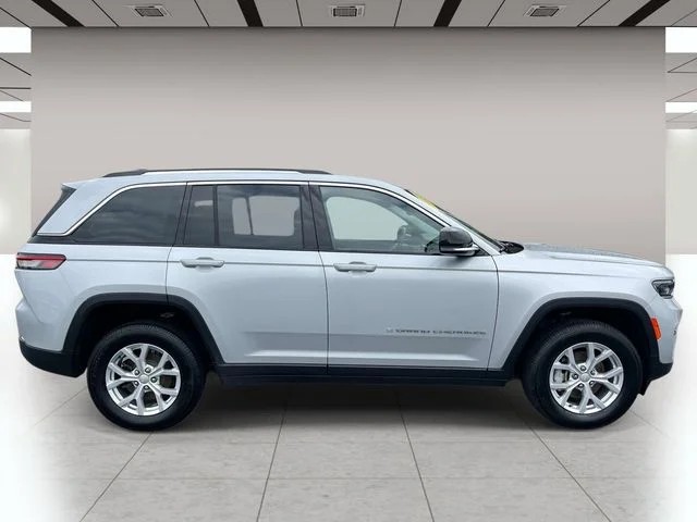 2023 Jeep Grand Cherokee Limited photo 2