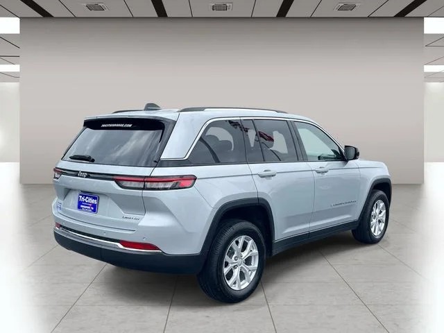 2023 Jeep Grand Cherokee Limited photo 3