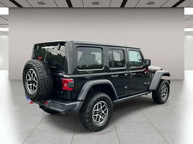 2025 Jeep Wrangler Rubicon photo 3