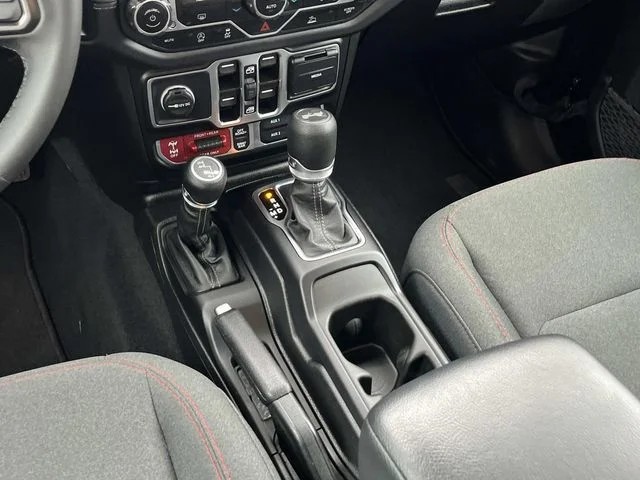 2025 Jeep Wrangler Rubicon photo 14