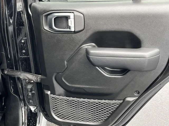 2025 Jeep Wrangler Rubicon photo 20
