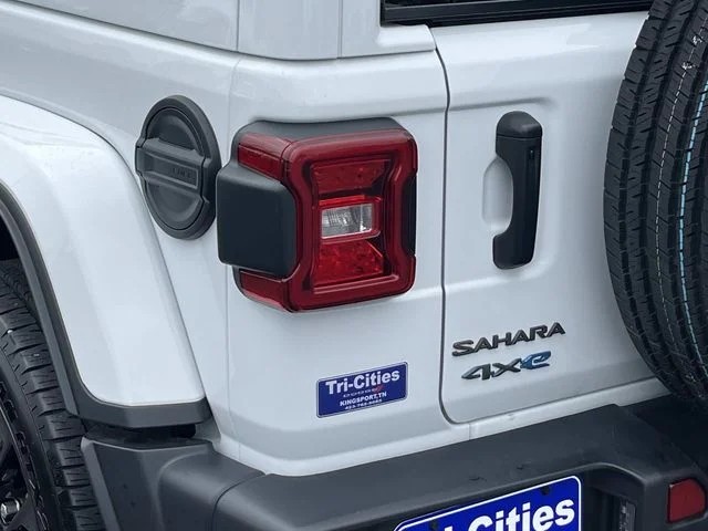 2025 Jeep Wrangler Sahara 4xe photo 5