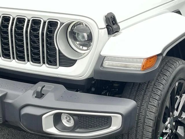 2025 Jeep Wrangler Sahara 4xe photo 10