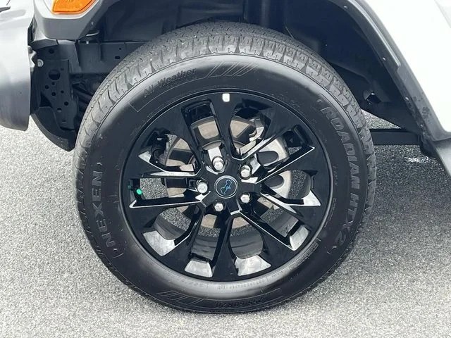 2025 Jeep Wrangler Sahara 4xe photo 11
