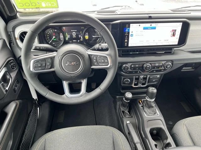 2025 Jeep Wrangler Sahara 4xe photo 12
