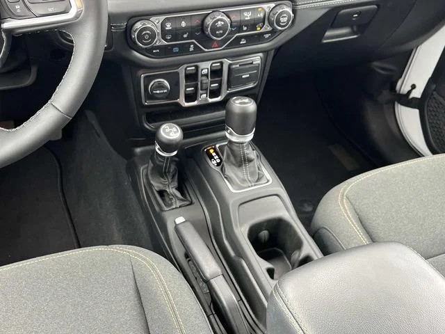 2025 Jeep Wrangler Sahara 4xe photo 14