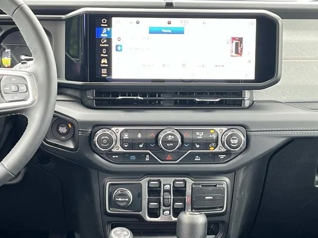 2025 Jeep Wrangler Sahara 4xe photo 15