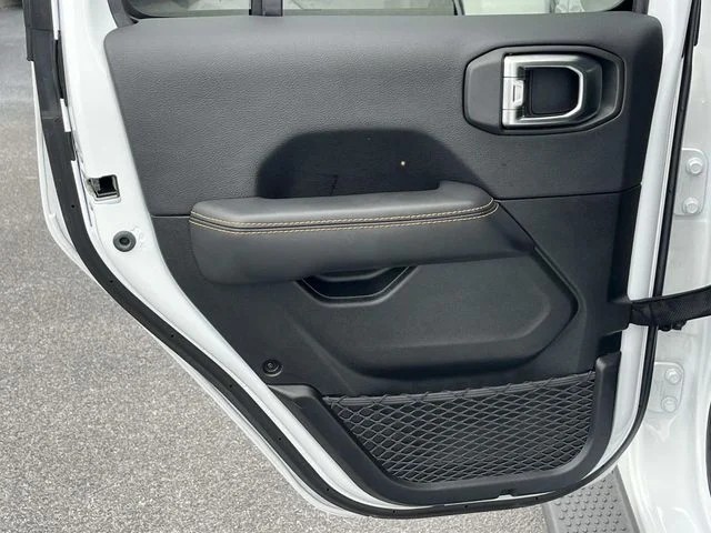 2025 Jeep Wrangler Sahara 4xe photo 17
