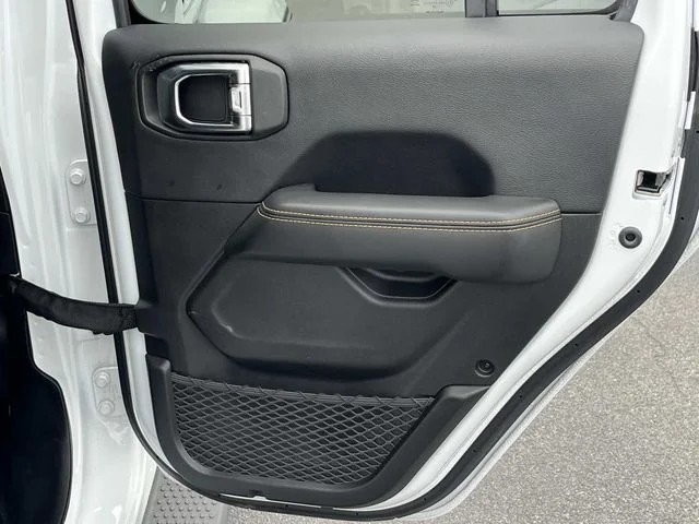 2025 Jeep Wrangler Sahara 4xe photo 20