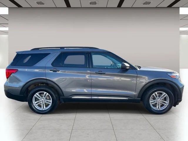 2022 Ford Explorer XLT photo 2