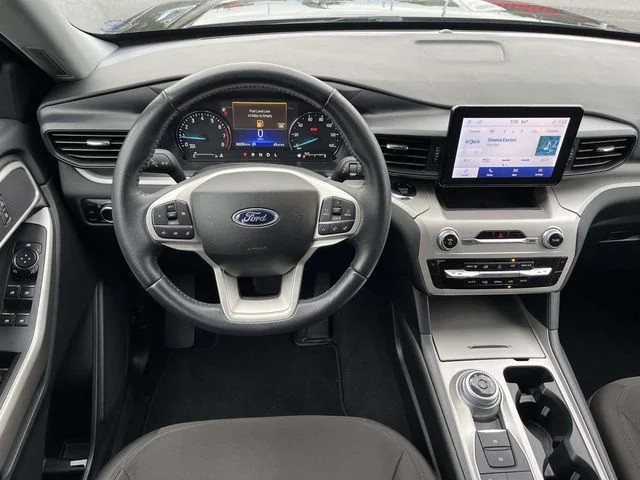 2023 Ford Explorer XLT photo 12