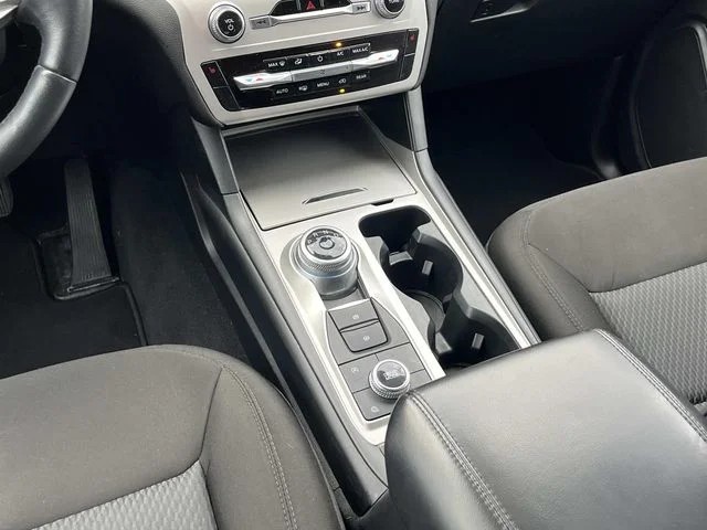 2023 Ford Explorer XLT photo 14