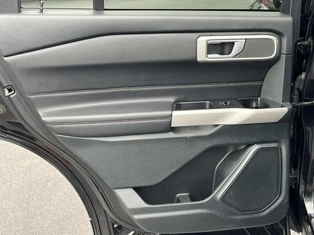 2023 Ford Explorer XLT photo 17
