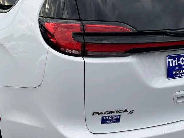 2025 Chrysler Pacifica Limited photo 5