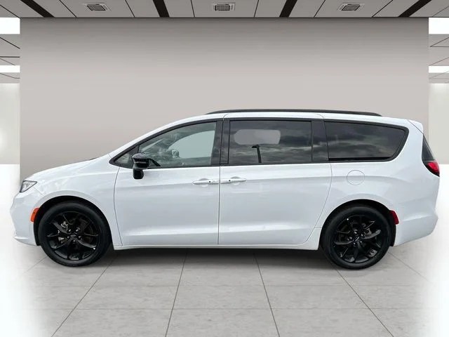 2025 Chrysler Pacifica Limited photo 7