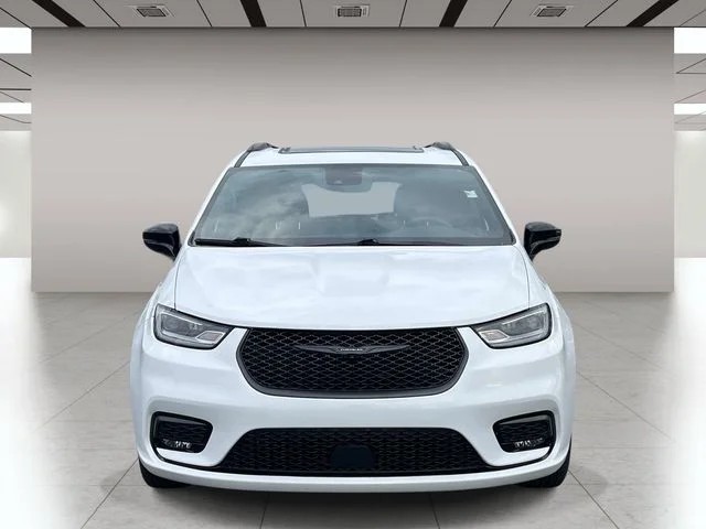2025 Chrysler Pacifica Limited photo 9