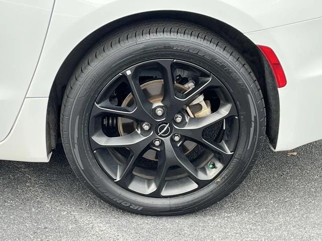 2025 Chrysler Pacifica Limited photo 11