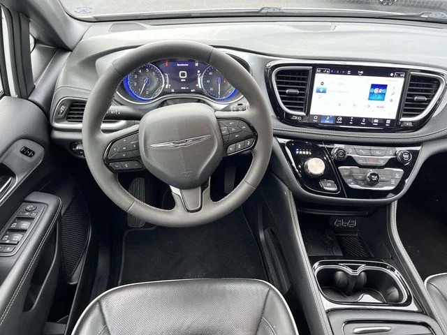 2025 Chrysler Pacifica Limited photo 12