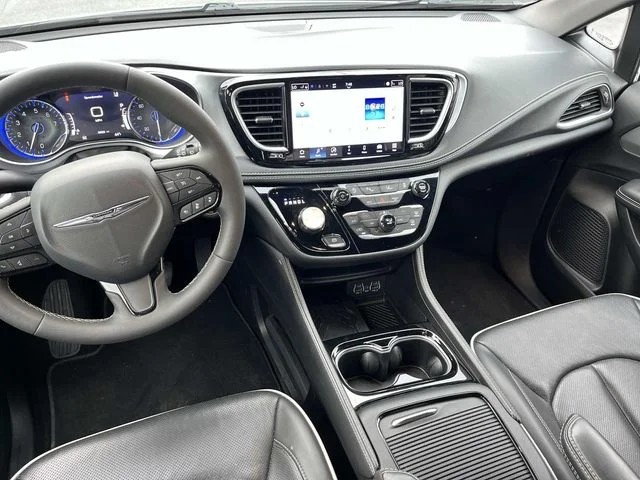 2025 Chrysler Pacifica Limited photo 13