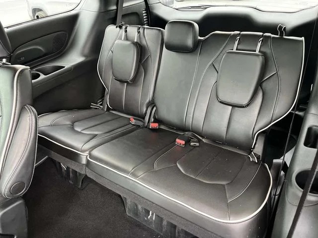 2025 Chrysler Pacifica Limited photo 17