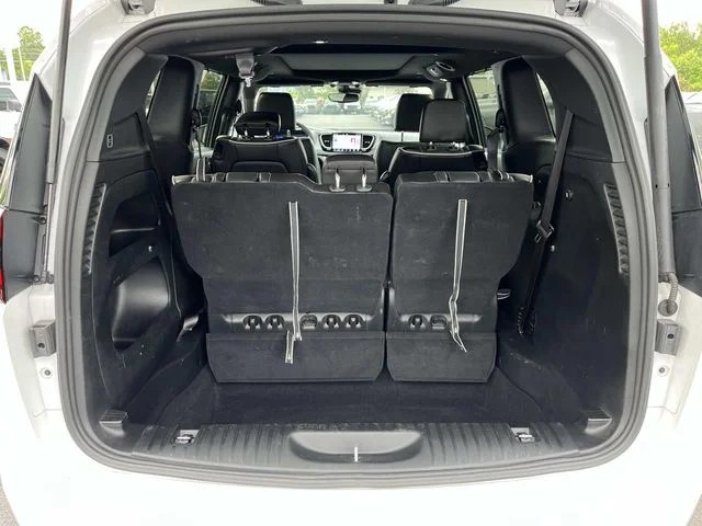 2025 Chrysler Pacifica Limited photo 18