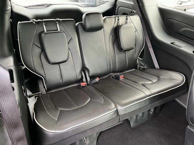 2025 Chrysler Pacifica Limited photo 19