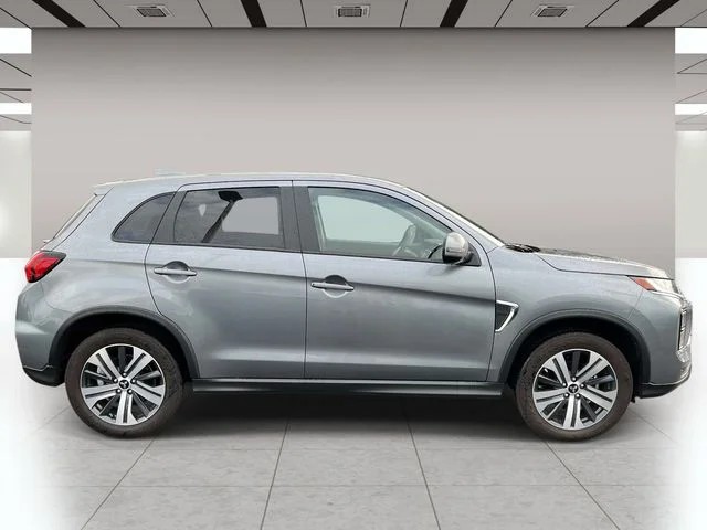 2025 Mitsubishi Outlander Sport S photo 2