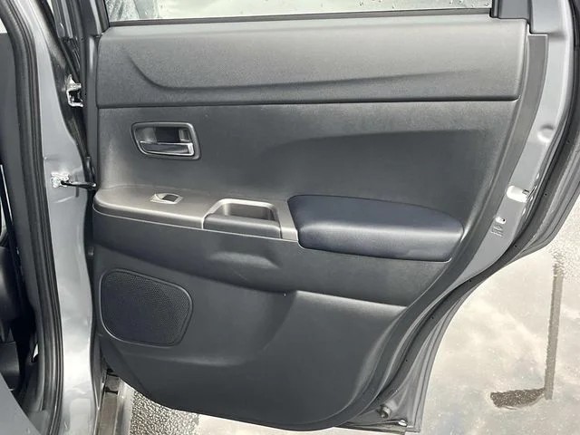 2025 Mitsubishi Outlander Sport S photo 17