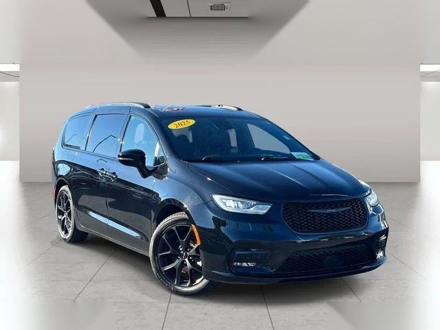 2025 Chrysler Pacifica Limited photo 1