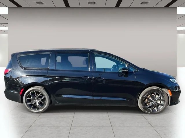 2025 Chrysler Pacifica Limited photo 2