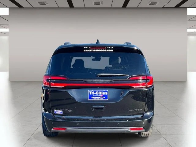 2025 Chrysler Pacifica Limited photo 4