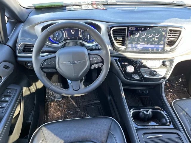 2025 Chrysler Pacifica Limited photo 12