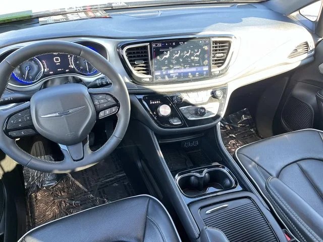 2025 Chrysler Pacifica Limited photo 13