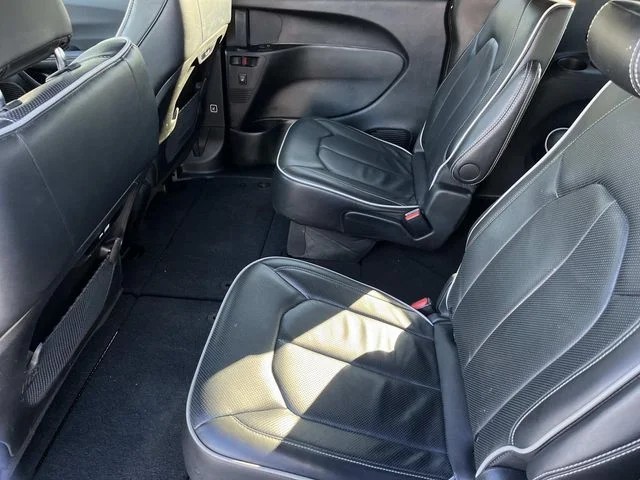 2025 Chrysler Pacifica Limited photo 16