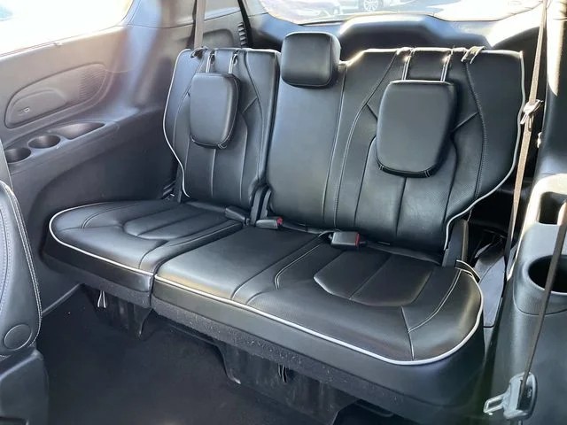 2025 Chrysler Pacifica Limited photo 17