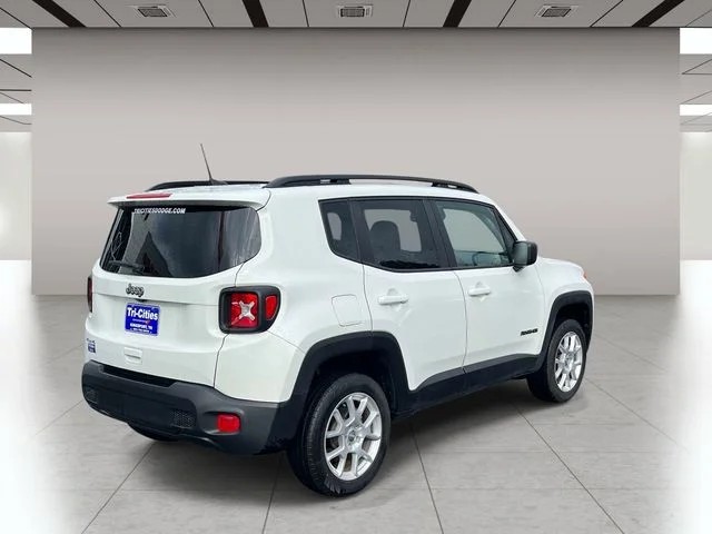 2023 Jeep Renegade Latitude photo 3