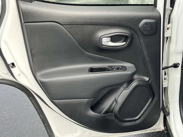 2023 Jeep Renegade Latitude photo 16