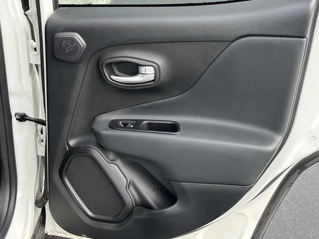 2023 Jeep Renegade Latitude photo 18
