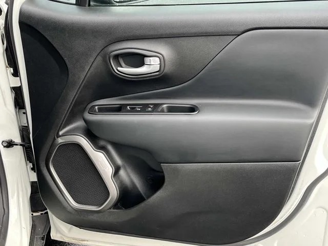 2023 Jeep Renegade Latitude photo 20