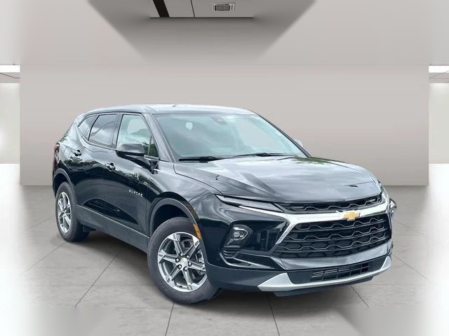 2025 Chevrolet Blazer LT photo 1