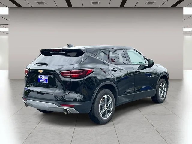 2025 Chevrolet Blazer LT photo 3