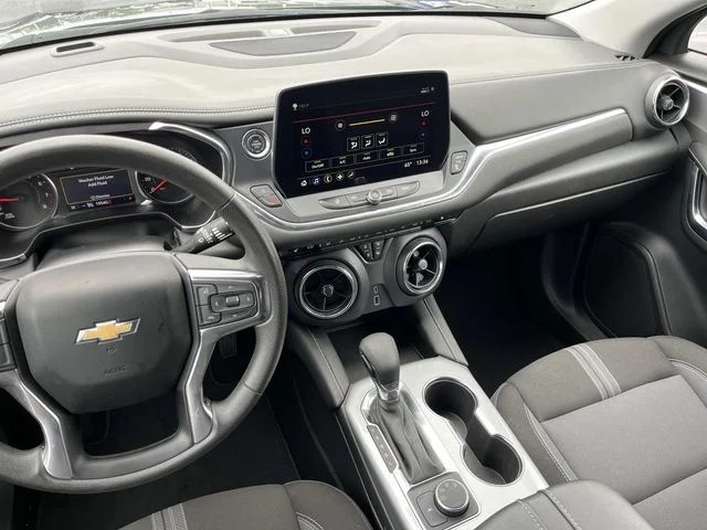 2025 Chevrolet Blazer LT photo 13