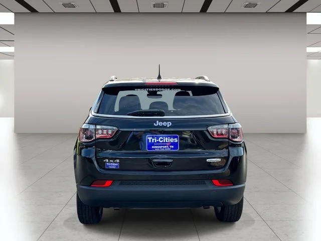 2025 Jeep Compass Latitude photo 4