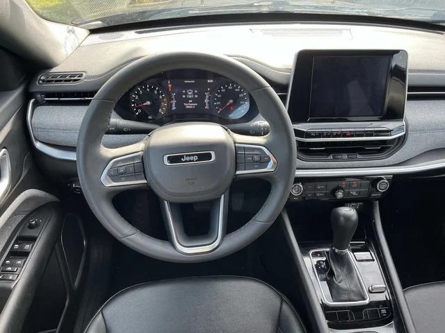 2025 Jeep Compass Latitude photo 11