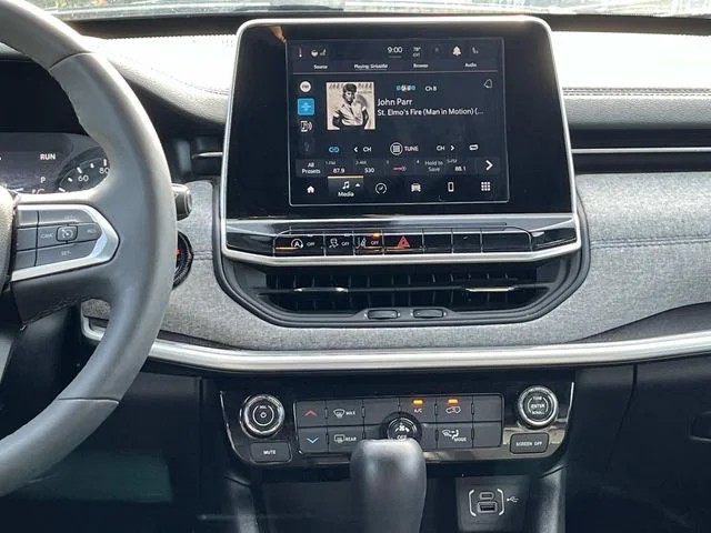 2025 Jeep Compass Latitude photo 14