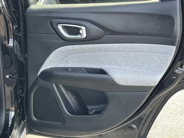 2025 Jeep Compass Latitude photo 18