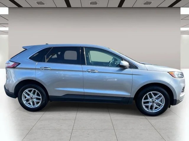 2024 Ford Edge SEL photo 2